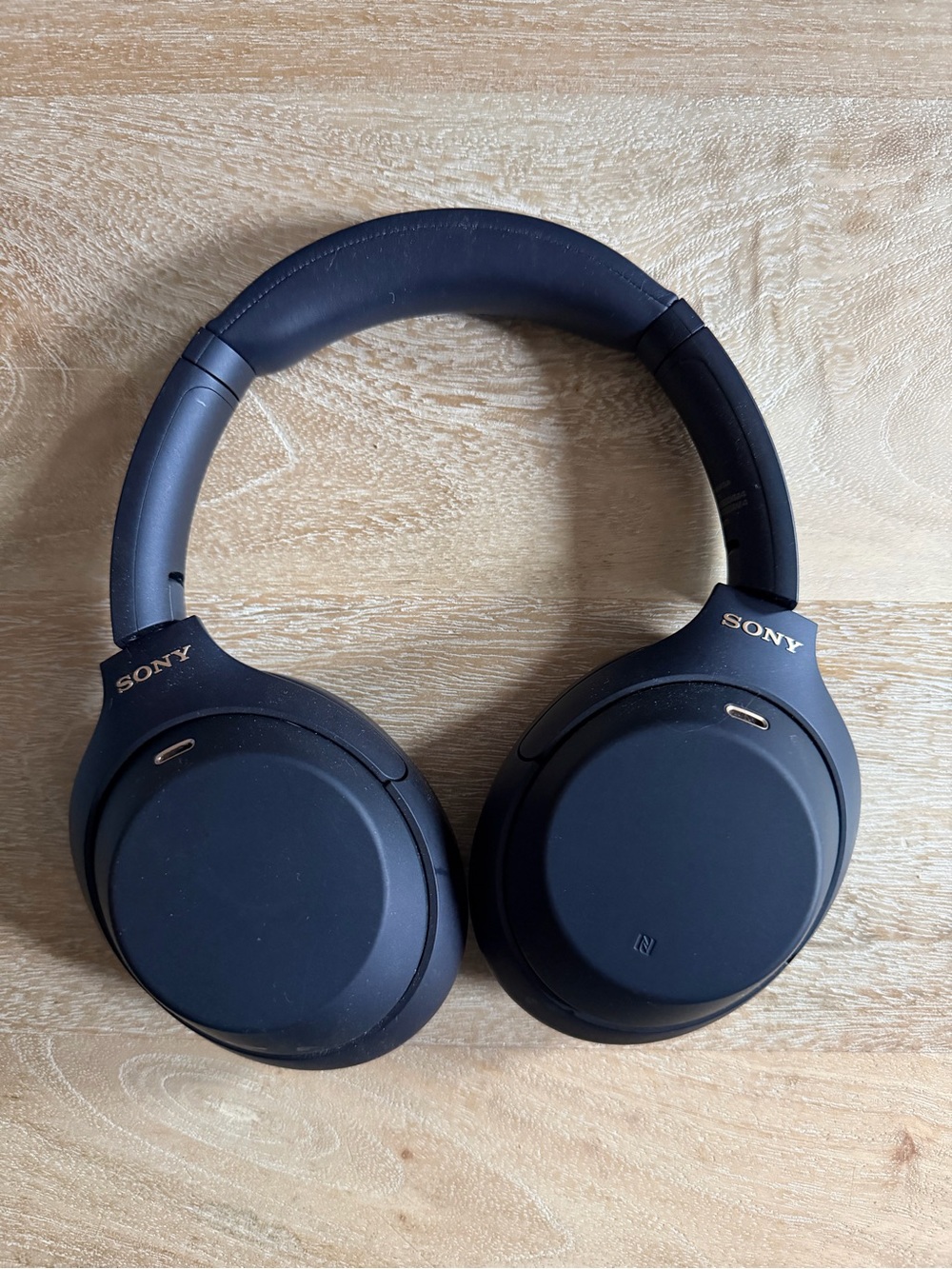 Sony Model wh1000xm4 wireless, noise-cancelling headphones in blue - ret $298